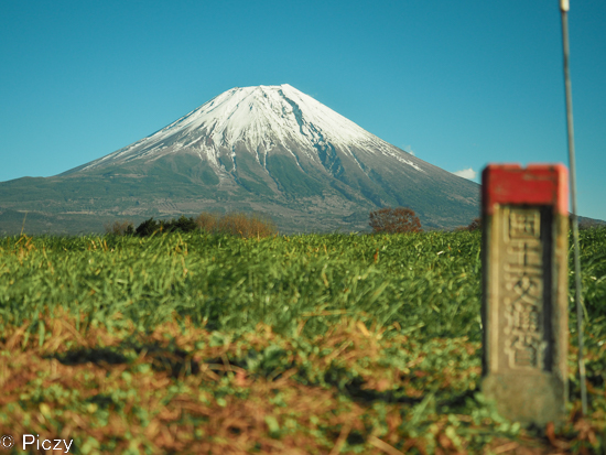 大地と富士山