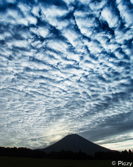富士山とうろこ雲