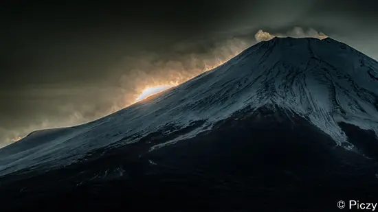 コントラストが上がり印象的になった富士山の写真