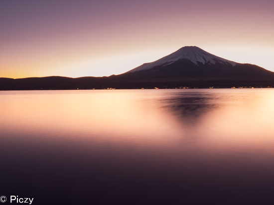 元日の日没の富士山