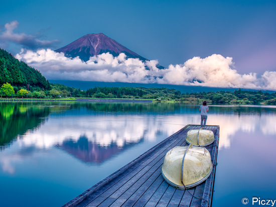 湖から撮った富士山