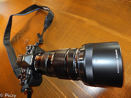 カメラに装着したM.ZUIKO DIGITAL ED 40-150mm F2.8 PRO