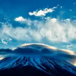 風雲急を告げる日の出前